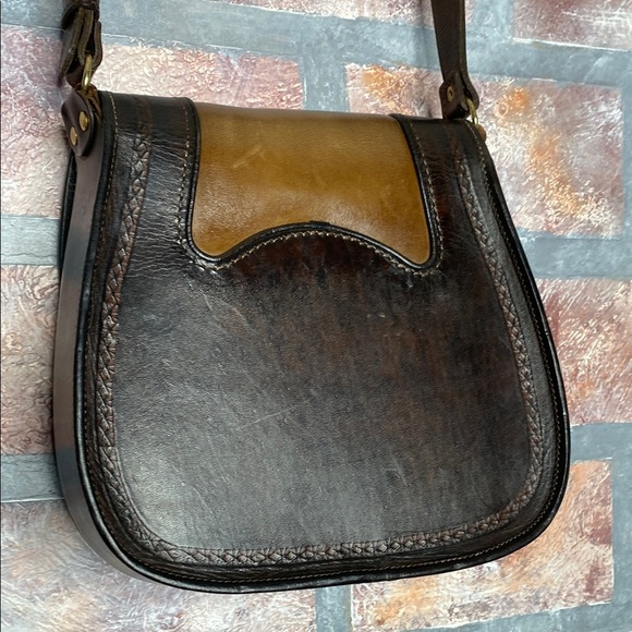 ANNA CAINZO : Brown Crossbody Bag with Flap Closure and Adjustable Strap - Picture 5 of 13